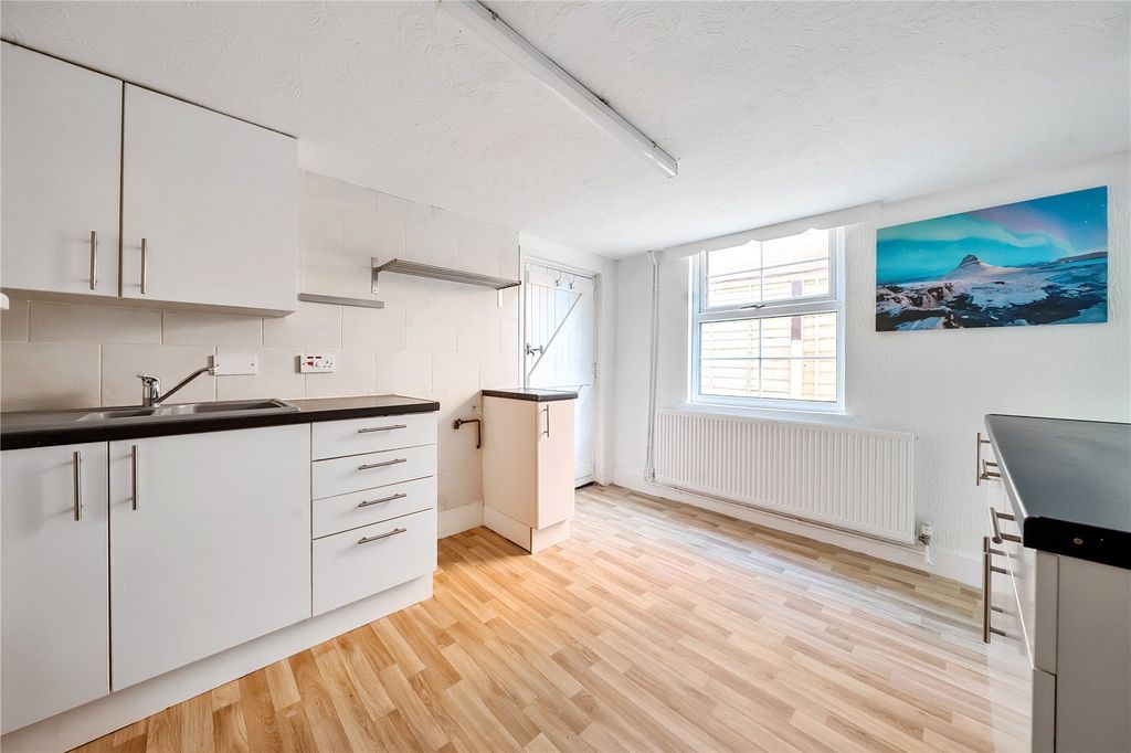 Property photo 3 of 19 Picture No. 02