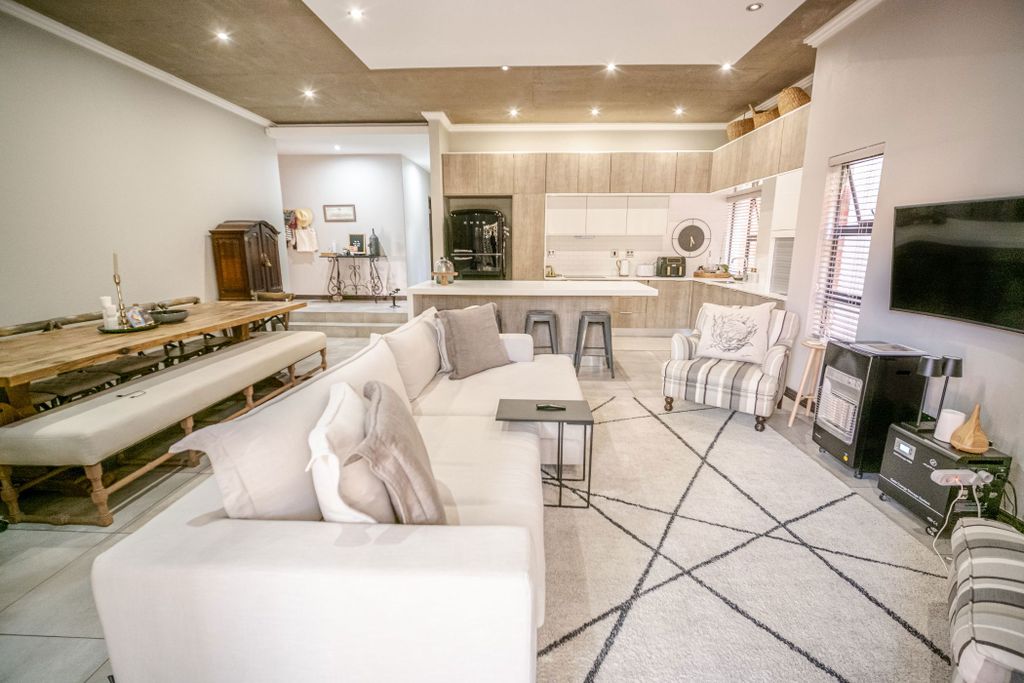 Property photo 2 of 18 Pt1714937