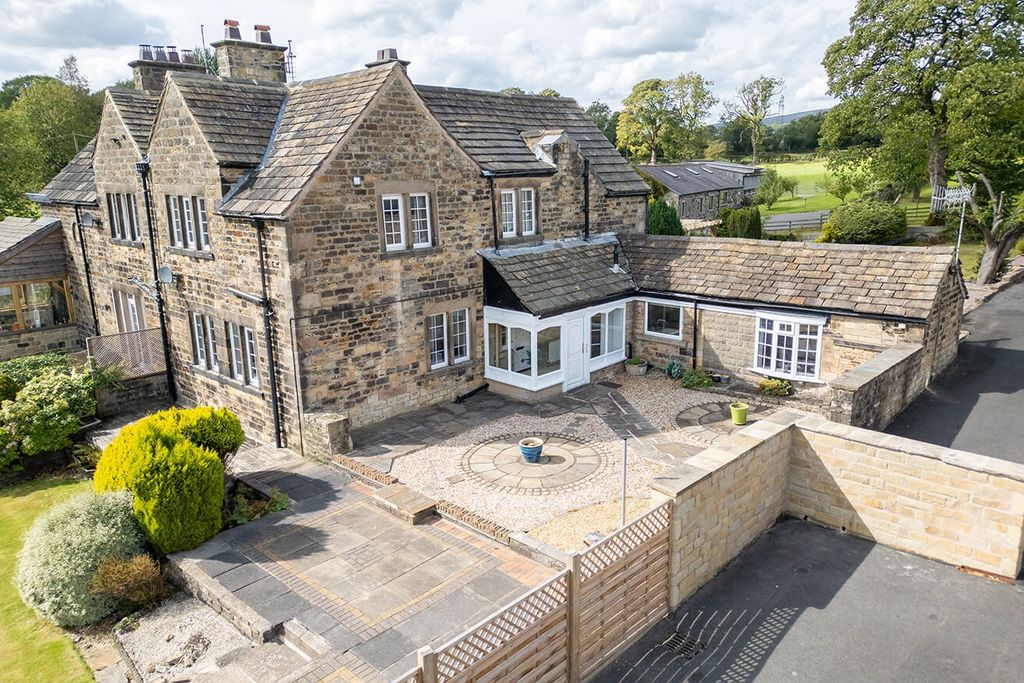 Property photo 3 of 22 4527793