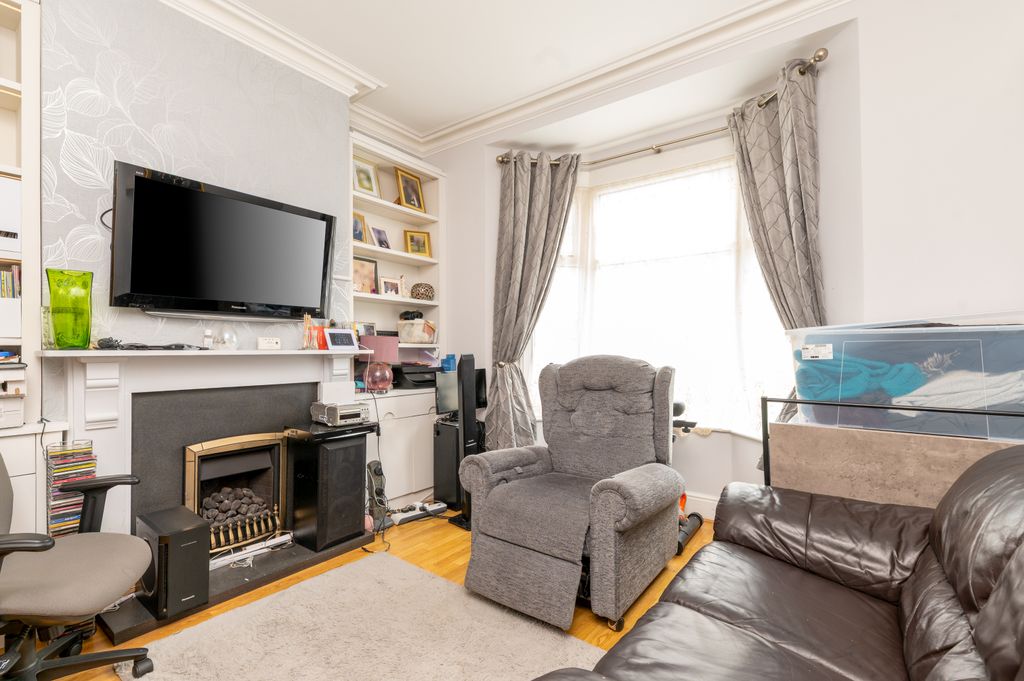 Property photo 3 of 21 04