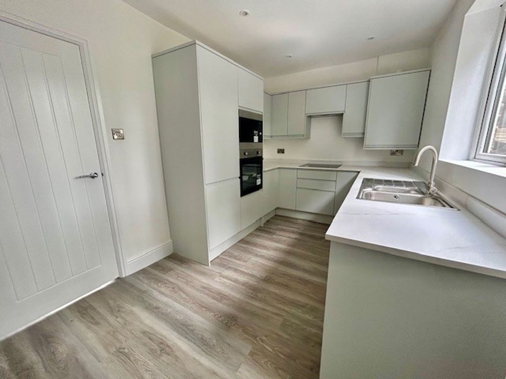 Property photo 2 of 17 Kitchen