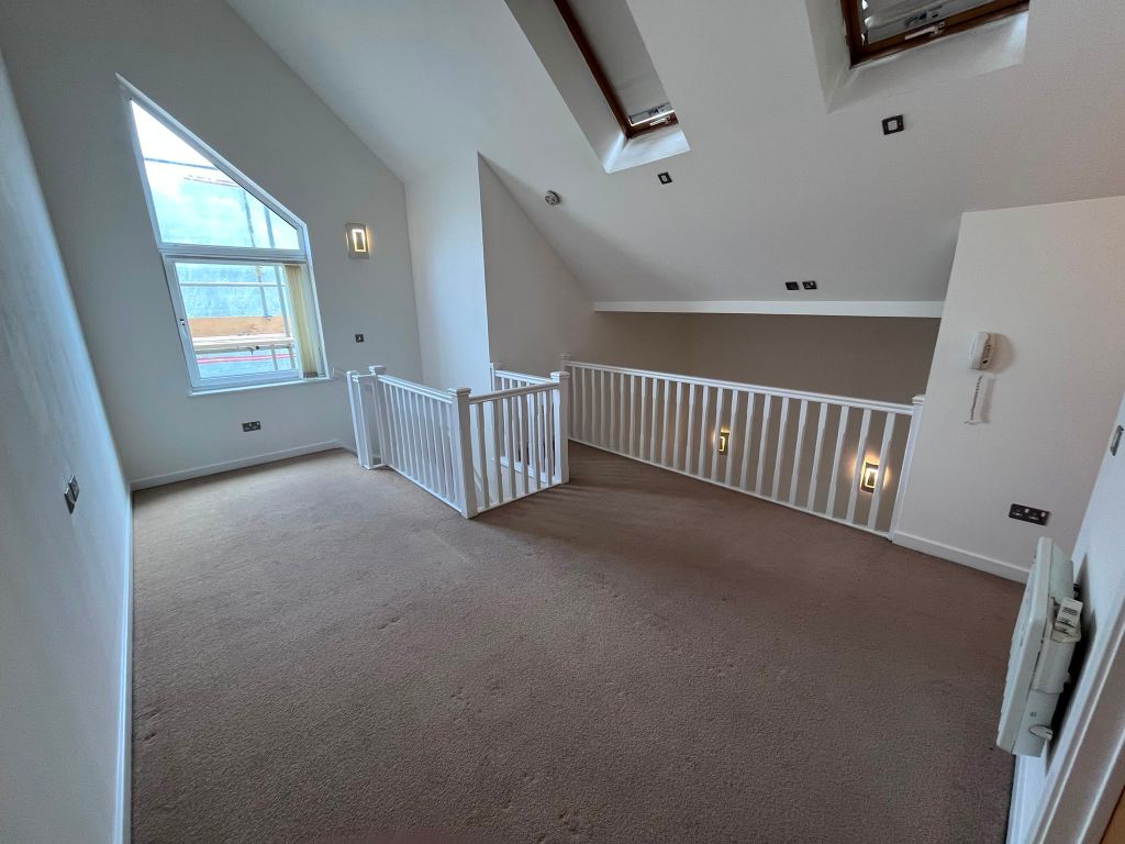 Property photo 3 of 8 Master Bedroom