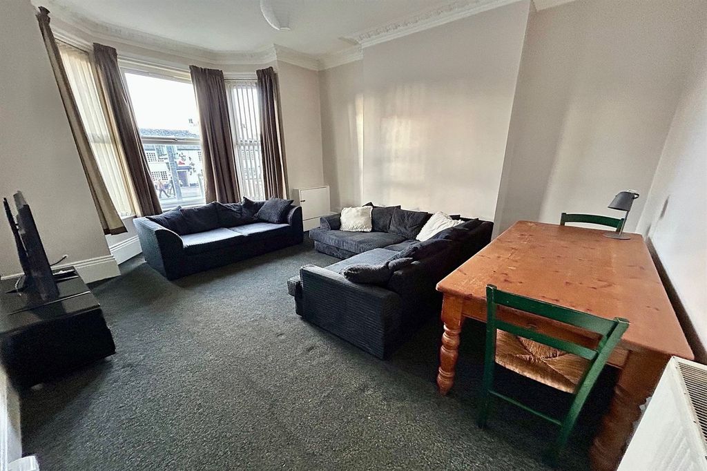 Property photo 2 of 26 Living Room