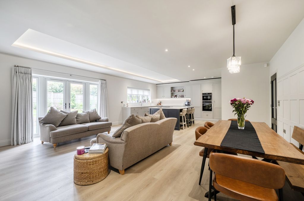 Property photo 2 of 17 1458969-28-6A01Ed...