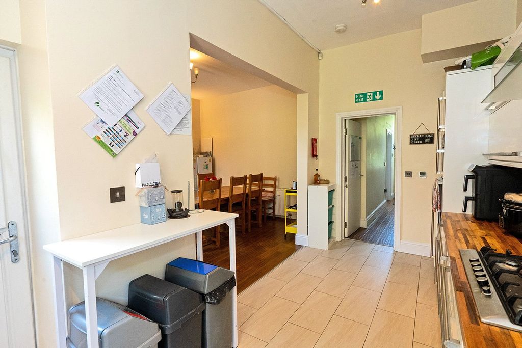 Property photo 3 of 33 Picture No. 27