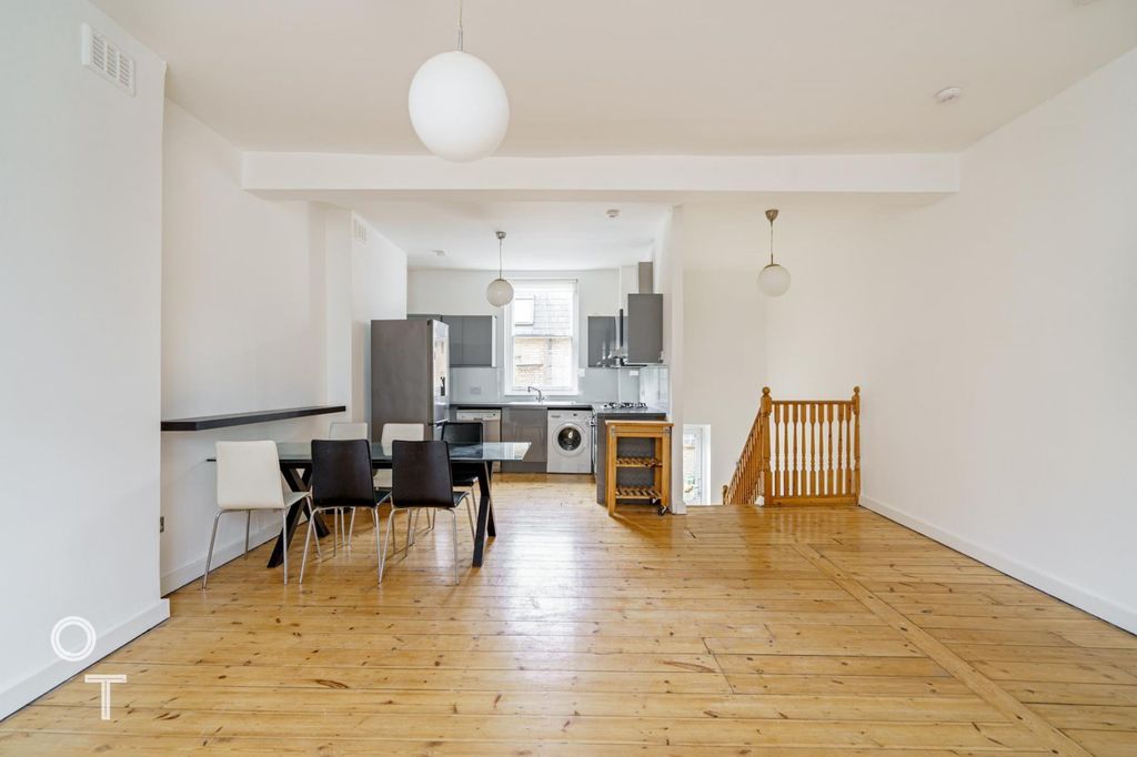 Property photo 2 of 11 2