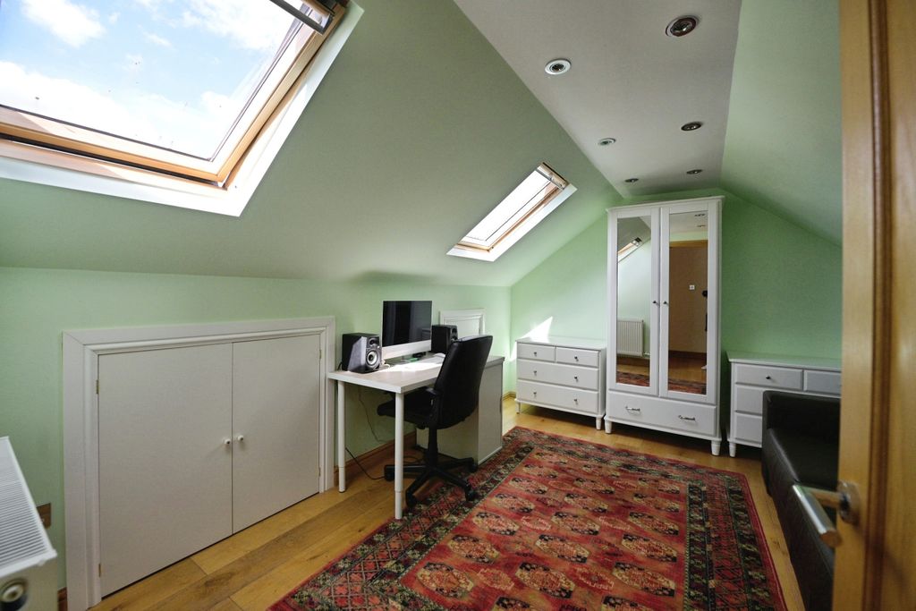 Property photo 2 of 46