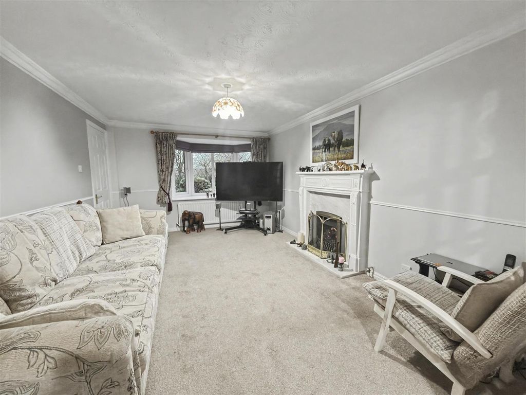 Property photo 2 of 14 Lounge