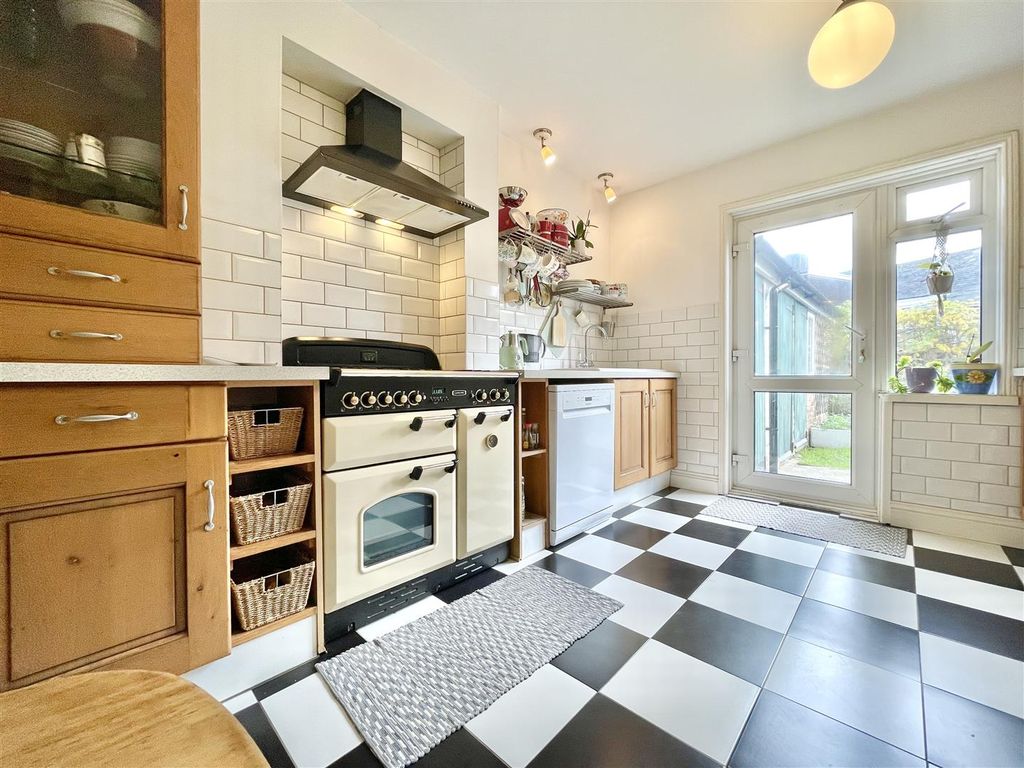 Property photo 2 of 28 Kitchen