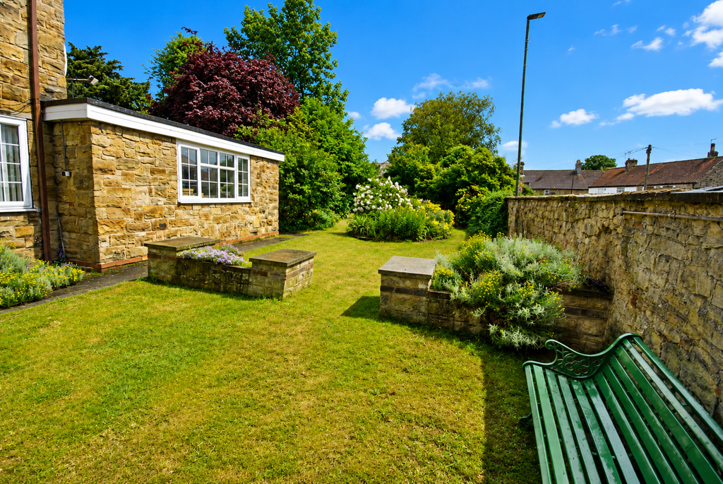 Property photo 3 of 33 Garden 1