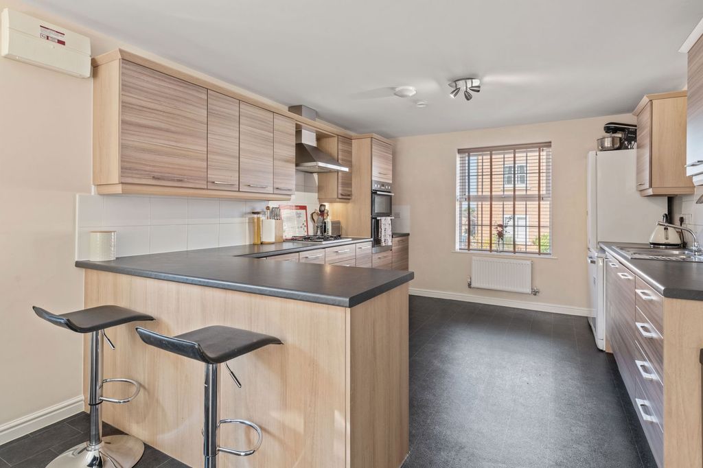 Property photo 2 of 35