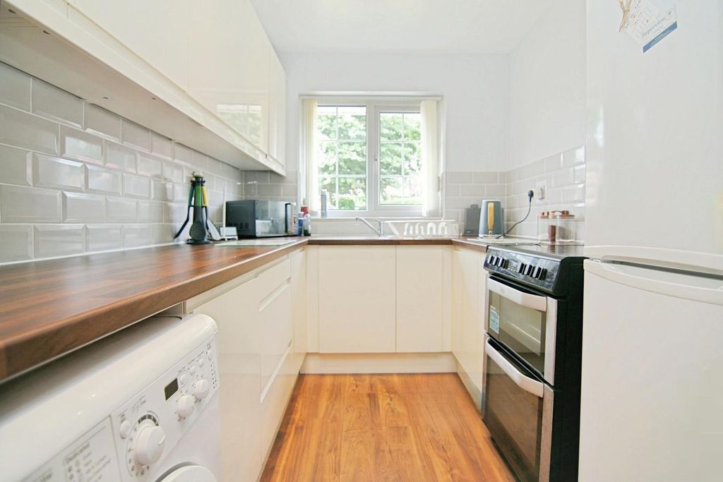 Property photo 2 of 14 Kitchen