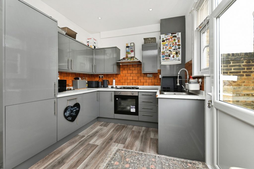 Property photo 3 of 18 Kitchen/Diner
