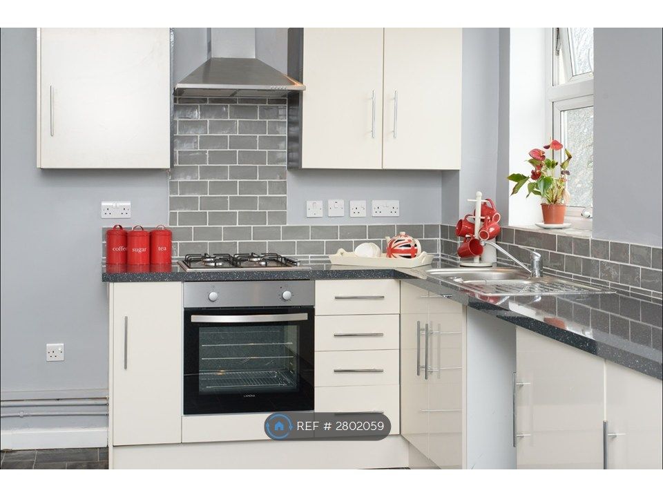 Property photo 1 of 8 Modern Kitchen