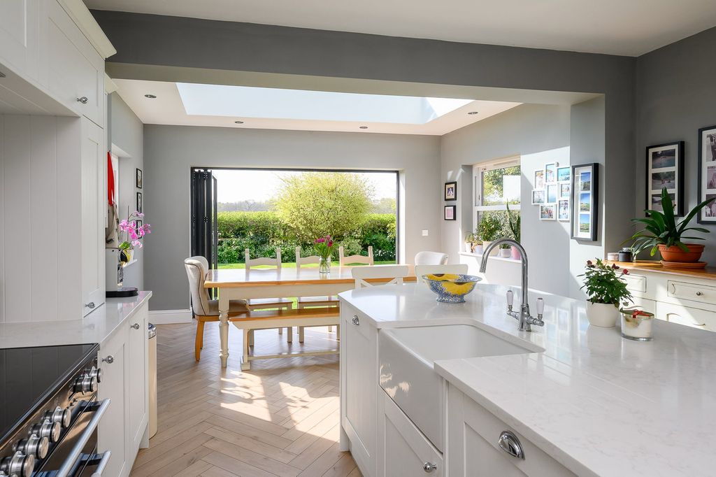 Property photo 2 of 32