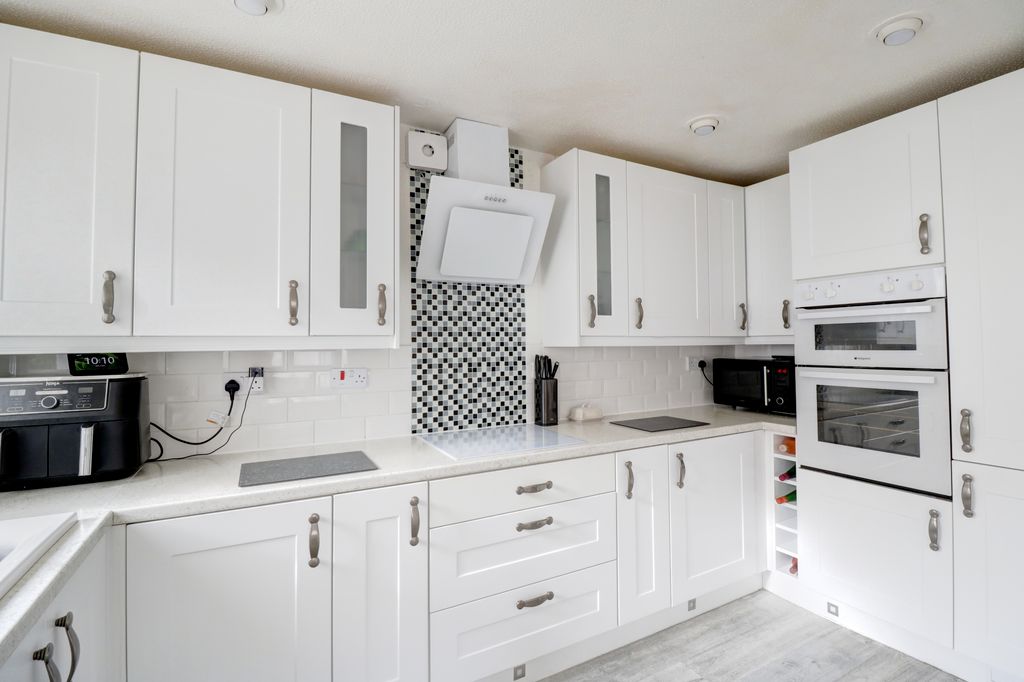 Property photo 1 of 35 Kitchen 1.1