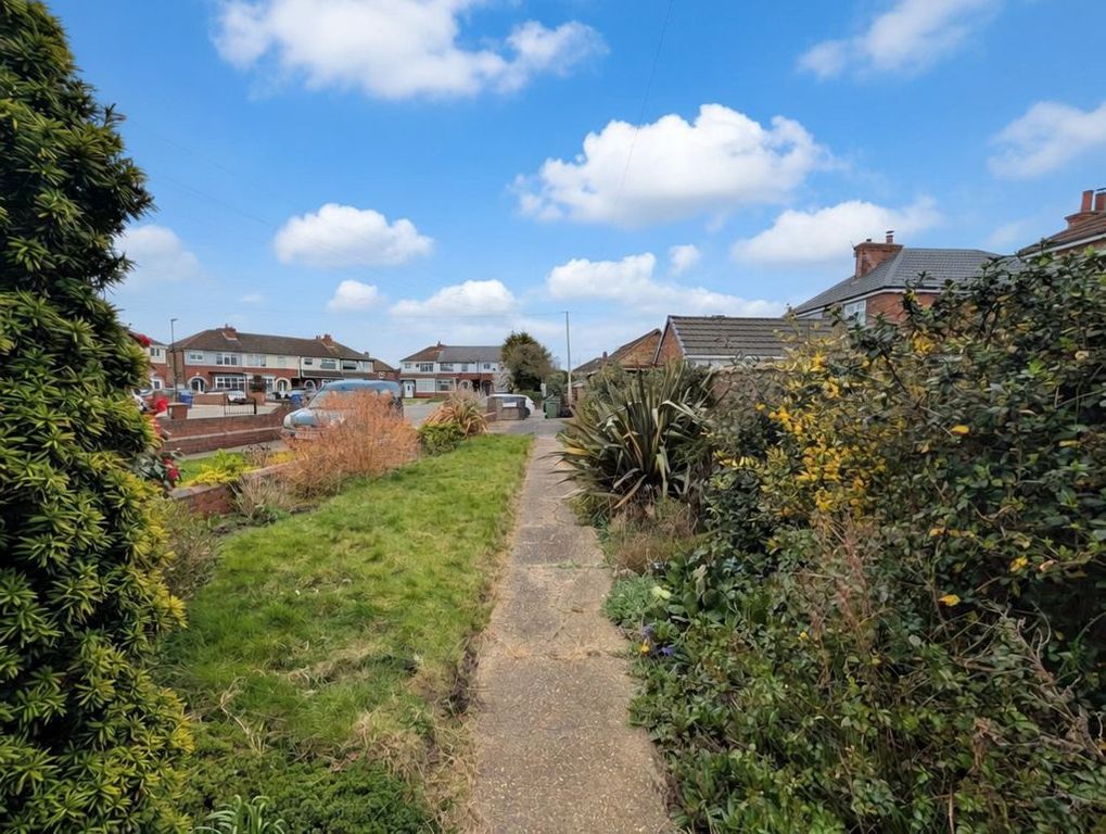 Property photo 3 of 17 Front Garden