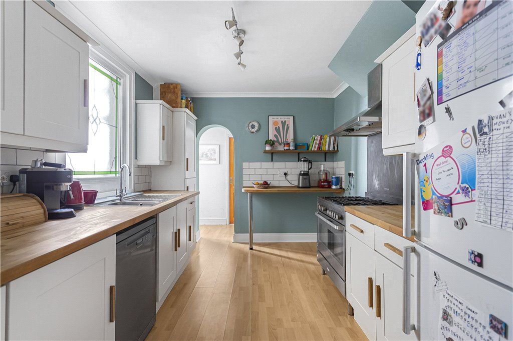 Property photo 3 of 17 Kitchen