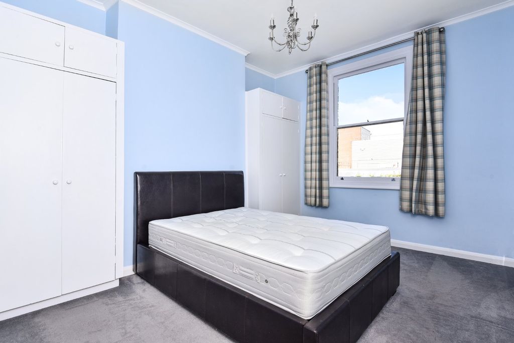 Property photo 3 of 8 Picture No. 12