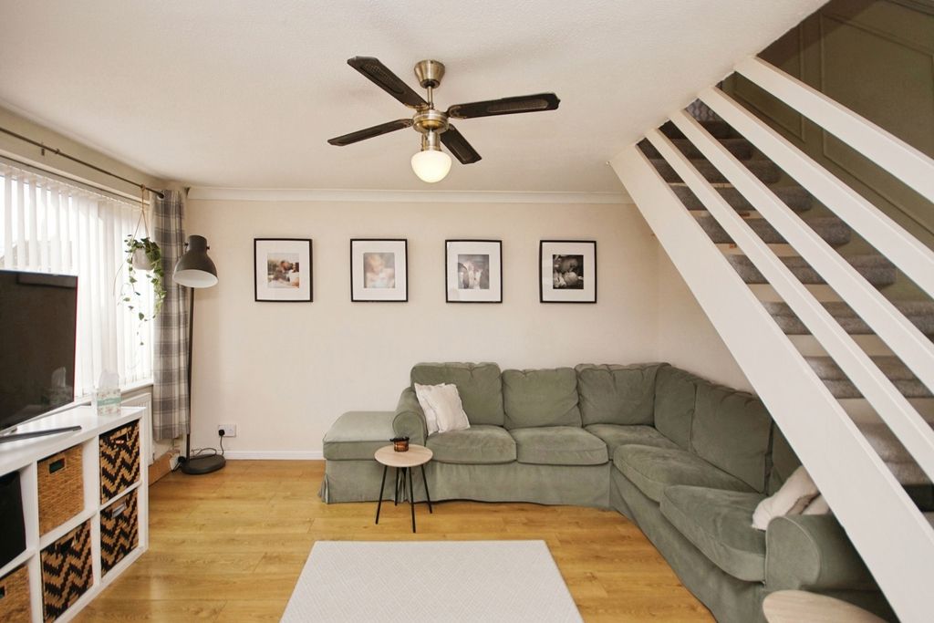 Property photo 3 of 17 Lounge