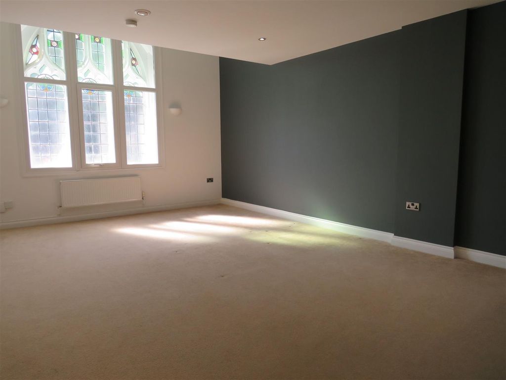 Property photo 3 of 9 Lounge