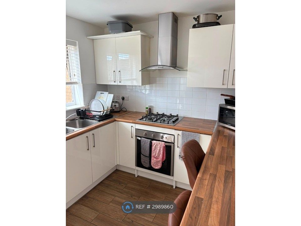 Property photo 1 of 12 Shared Kitchen