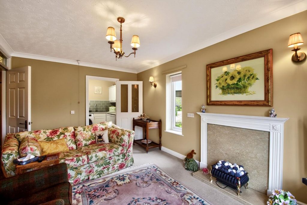 Property photo 2 of 12 Flat22-Oaktreelodge-5.Jpg