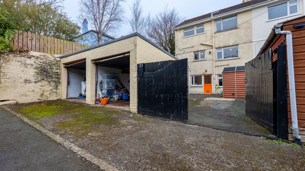 Property photo 2 of 22