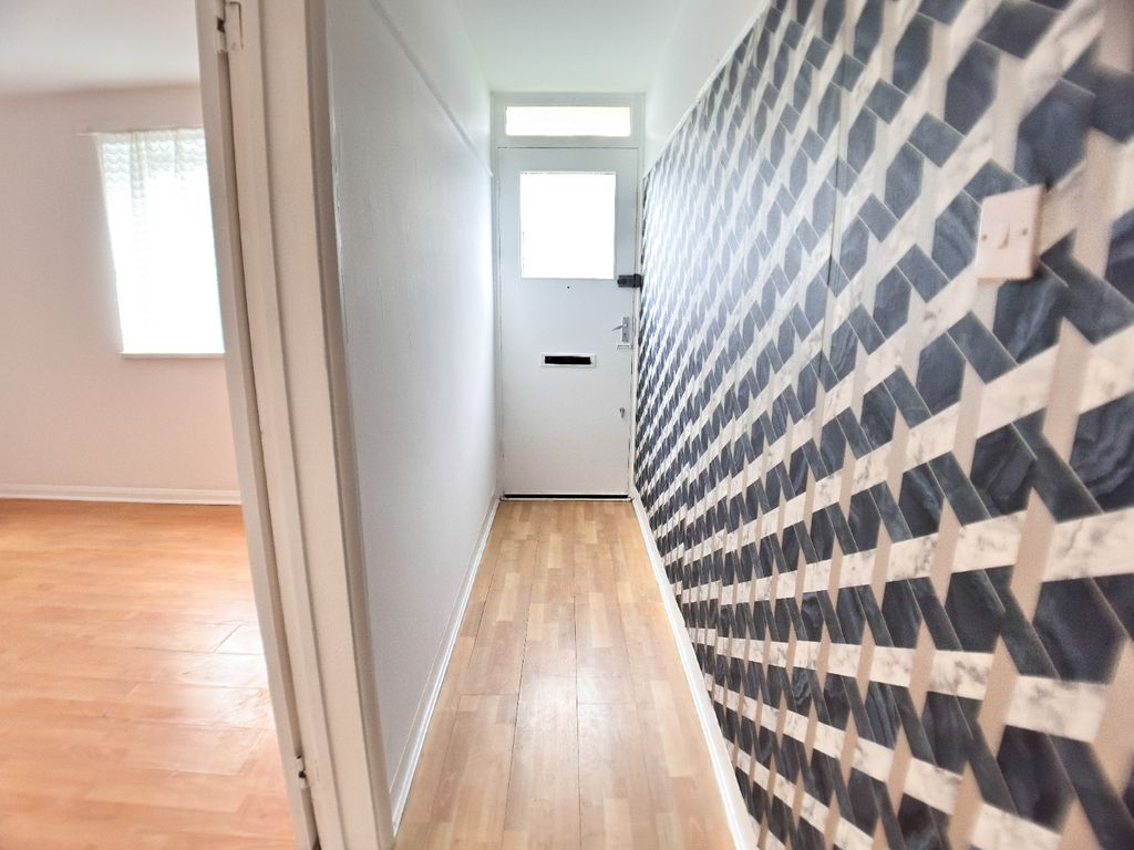 Property photo 3 of 10 4748442