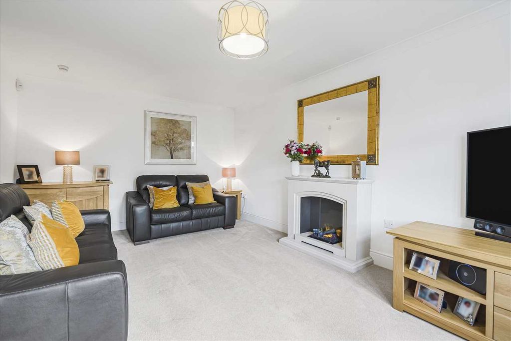 Property photo 2 of 32