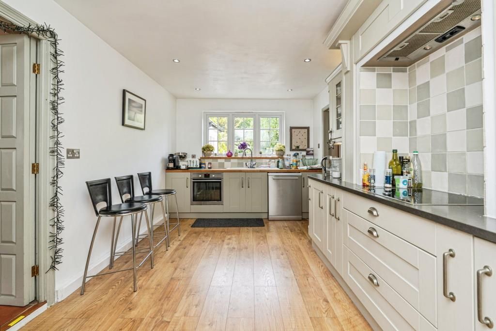Property photo 3 of 27 Kitchen