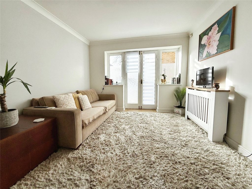 Property photo 2 of 9 Picture No. 12