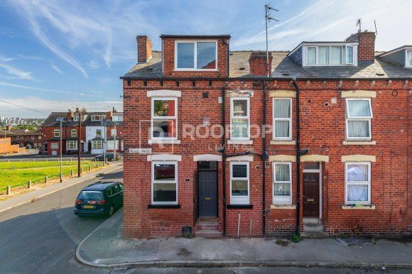 Property photo 2 of 17 8706702.Jpg