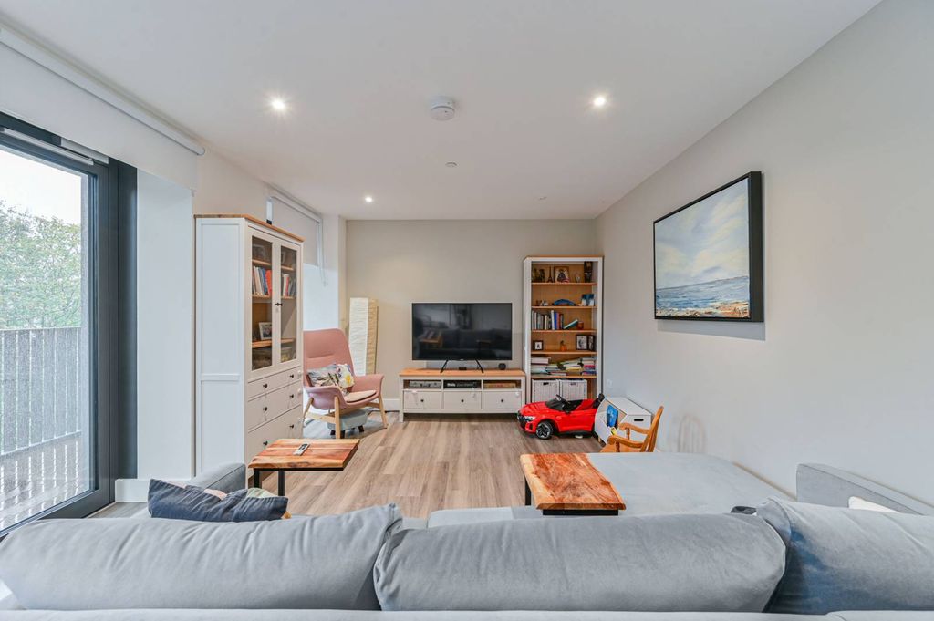 Property photo 1 of 26