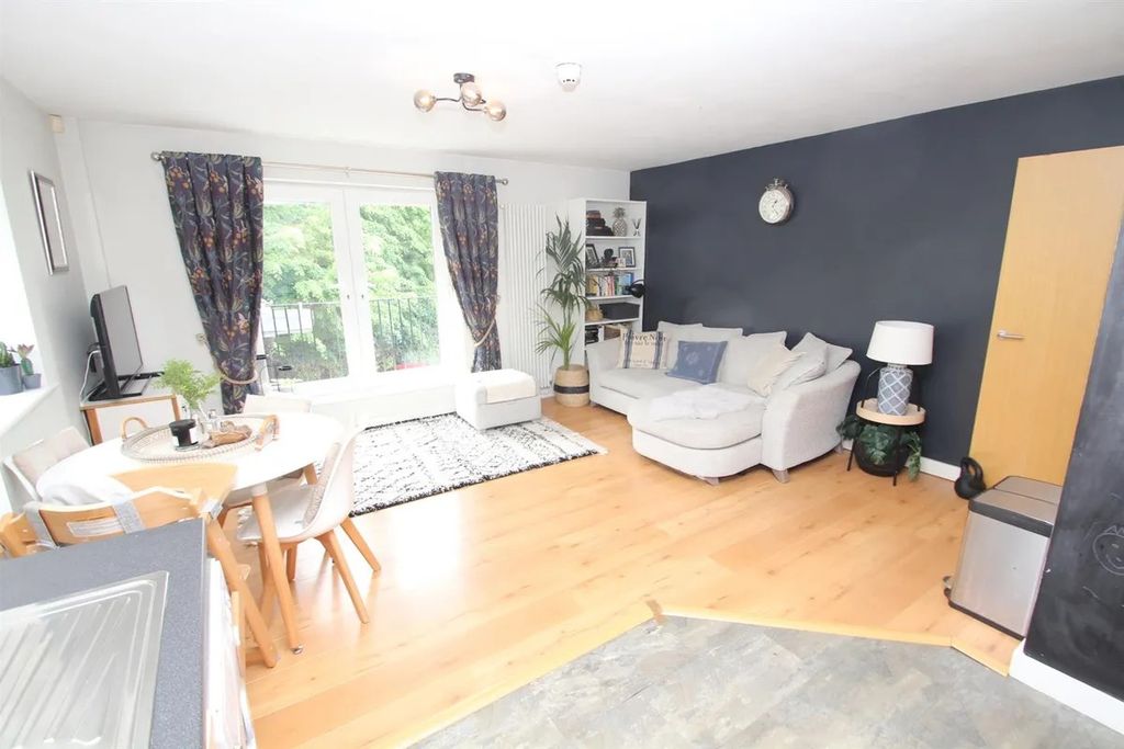 Property photo 3 of 12