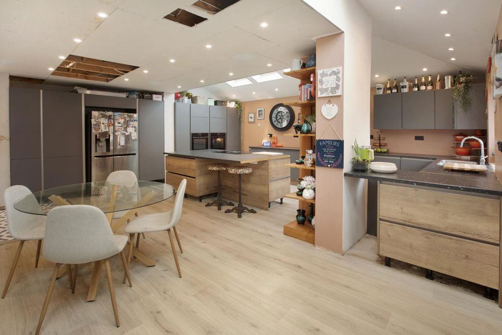 Property photo 3 of 12 Photo 5