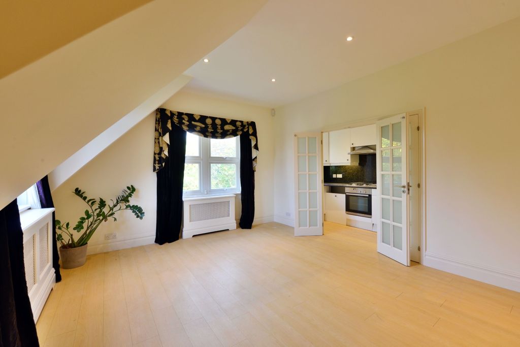 Property photo 2 of 10 4831841