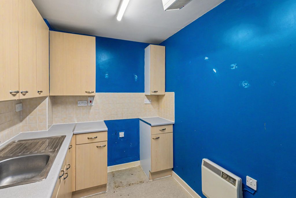 Property photo 3 of 14 Flat 15, Ashmoor House, Dragon Parade, Harrogate, North Yorkshire, Hg1 5Qf
