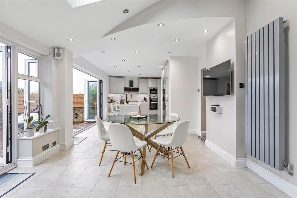 Property photo 2 of 15 Kitchen/Breakfast Room