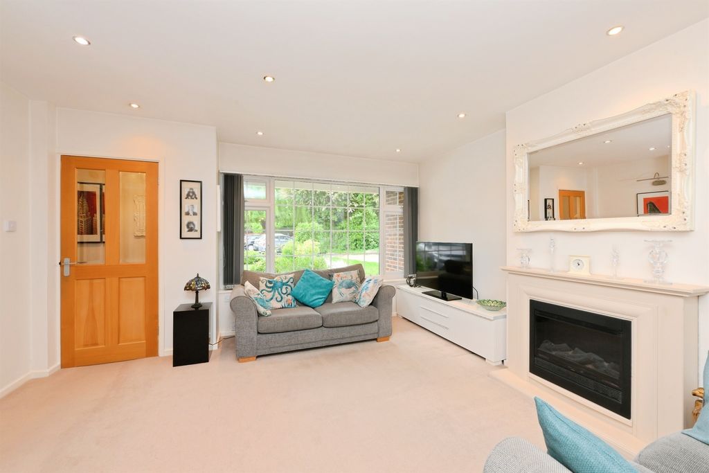 Property photo 2 of 18