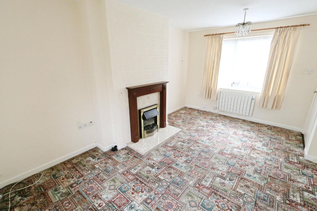 Property photo 3 of 11 Living Room