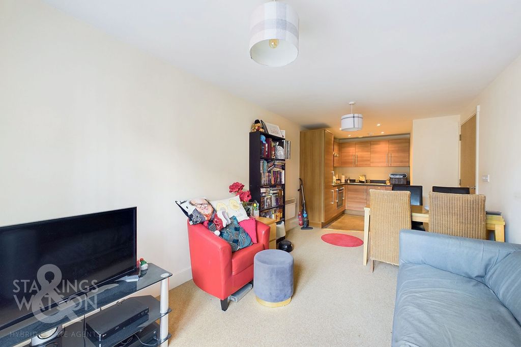 Property photo 2 of 14