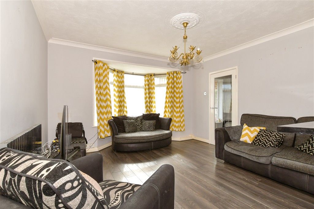 Property photo 3 of 9 Lounge