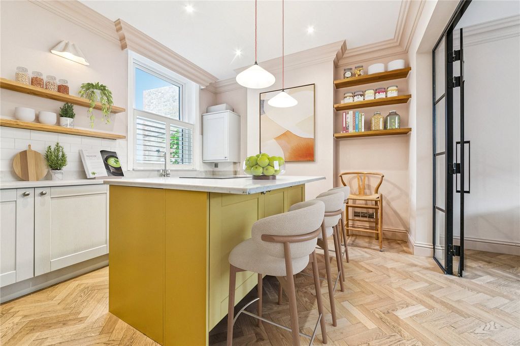 Property photo 1 of 9 Kitchen