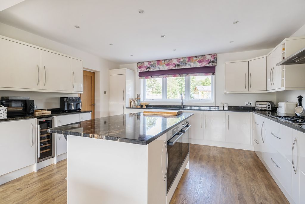 Property photo 3 of 23 Kitchen