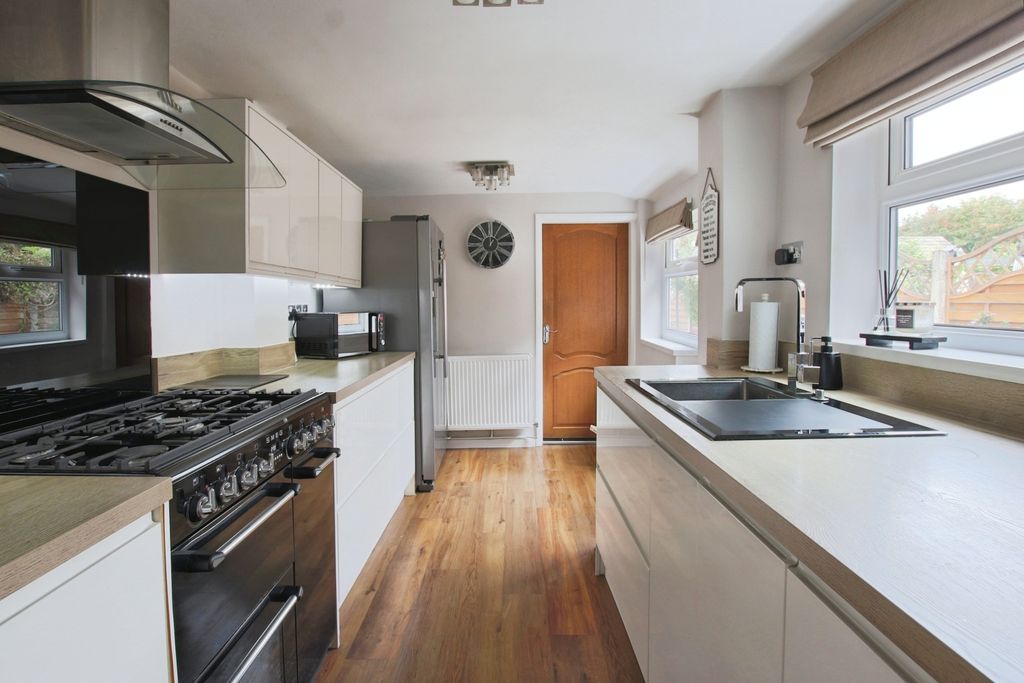 Property photo 3 of 20 4430907