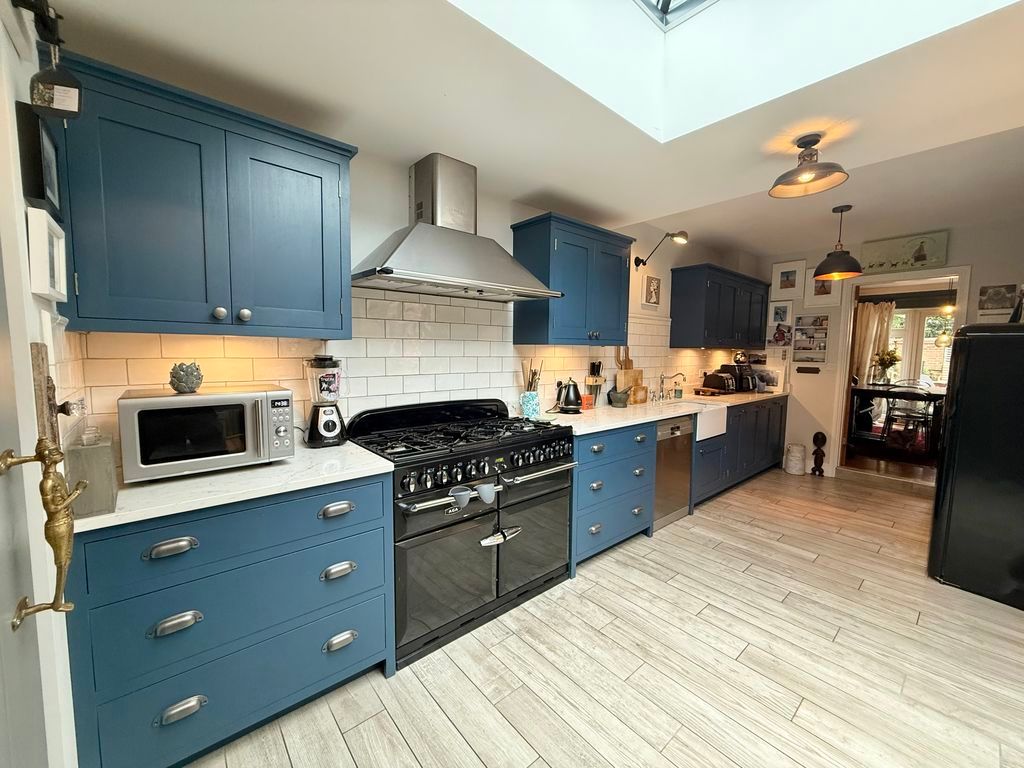 Property photo 3 of 27 Kitchen