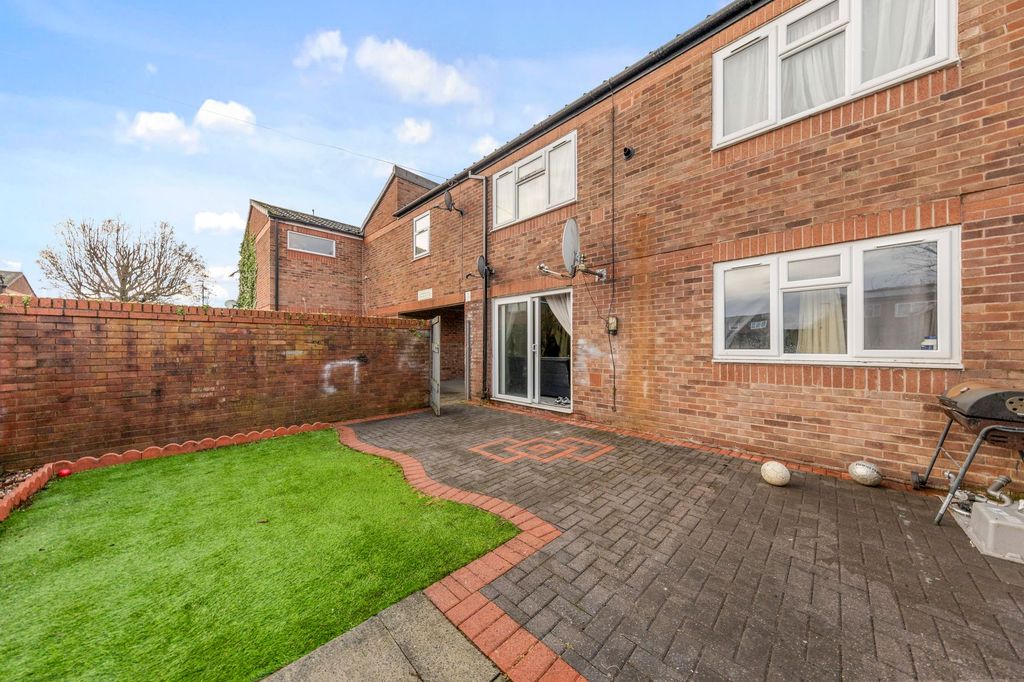 Property photo 1 of 9