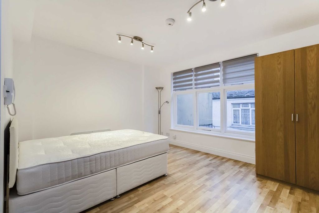 Property photo 1 of 2