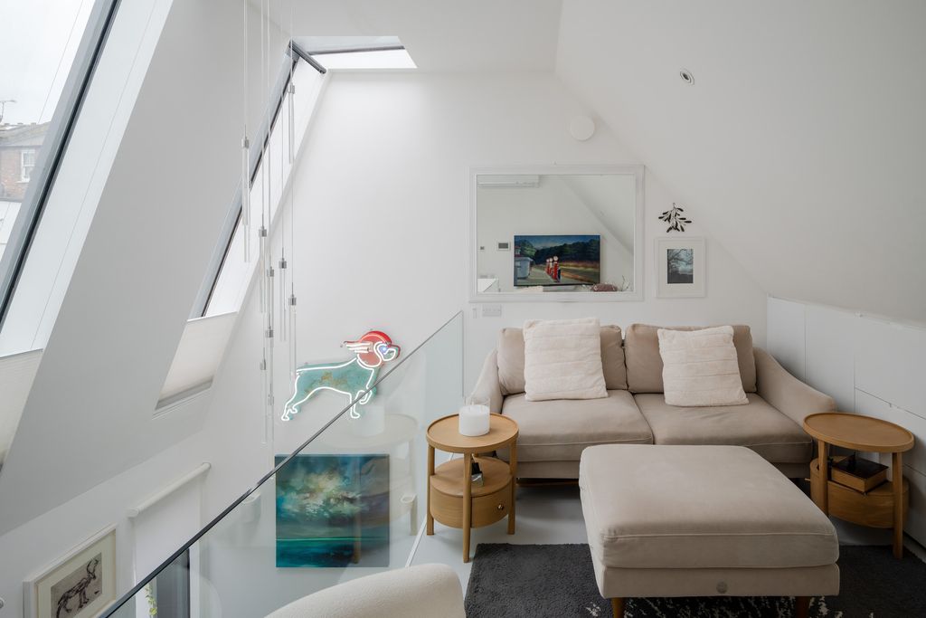 Property photo 3 of 22 336216 - Clovelly Road, London N8 - High Res-02603.Jpg